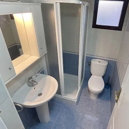 Terraced 50m From The شقة